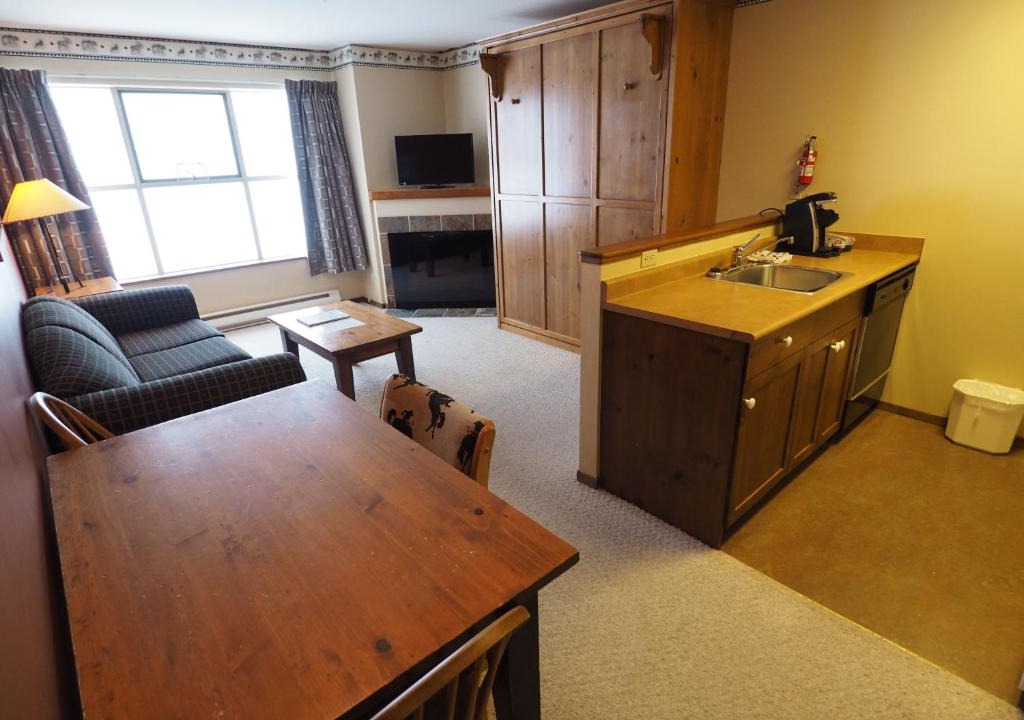 Apex Mountain Apartment | Apex Mountain Inn Suite 221-222 Condo