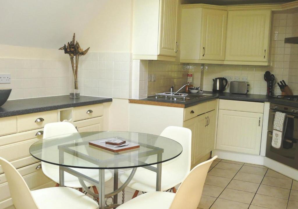 Basingstoke Apartment | Basingstoke Apartments - Westlands House, City Centre, Home-From-Home