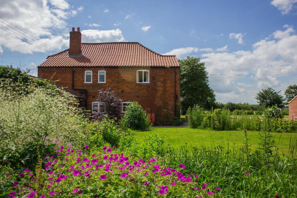 Lincoln House | Holly Farm
