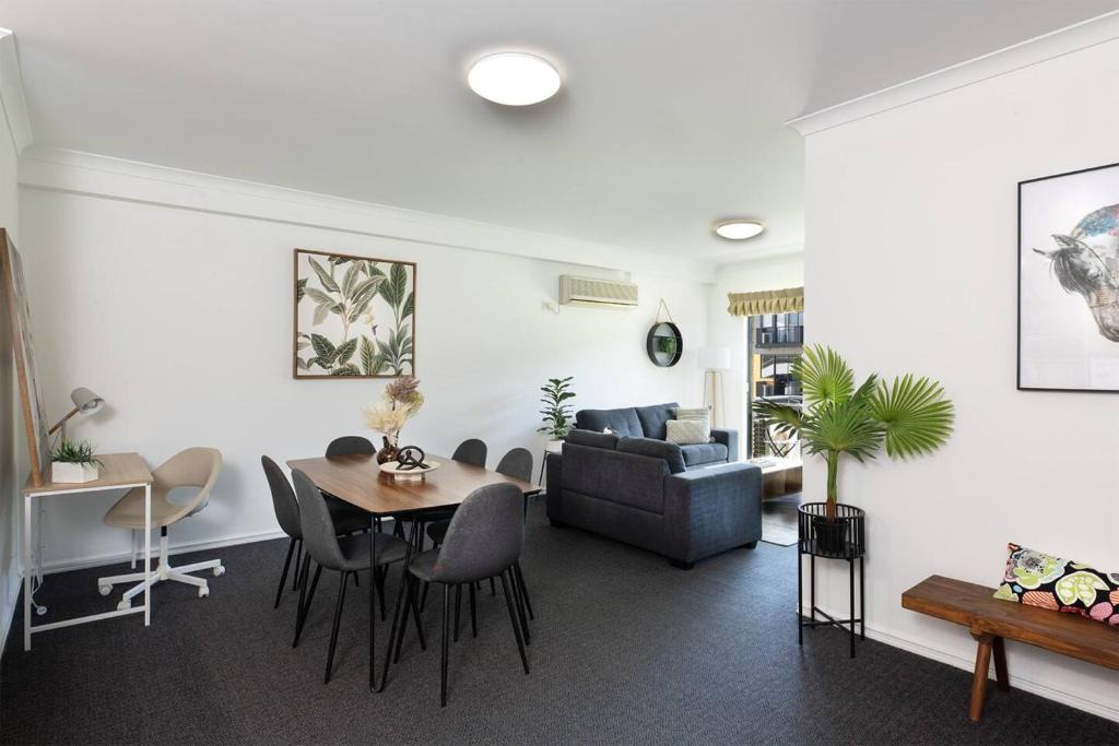 East Perth Apartment | Spacious 2BR East Perth Pool Gym CATBus CBD Optus