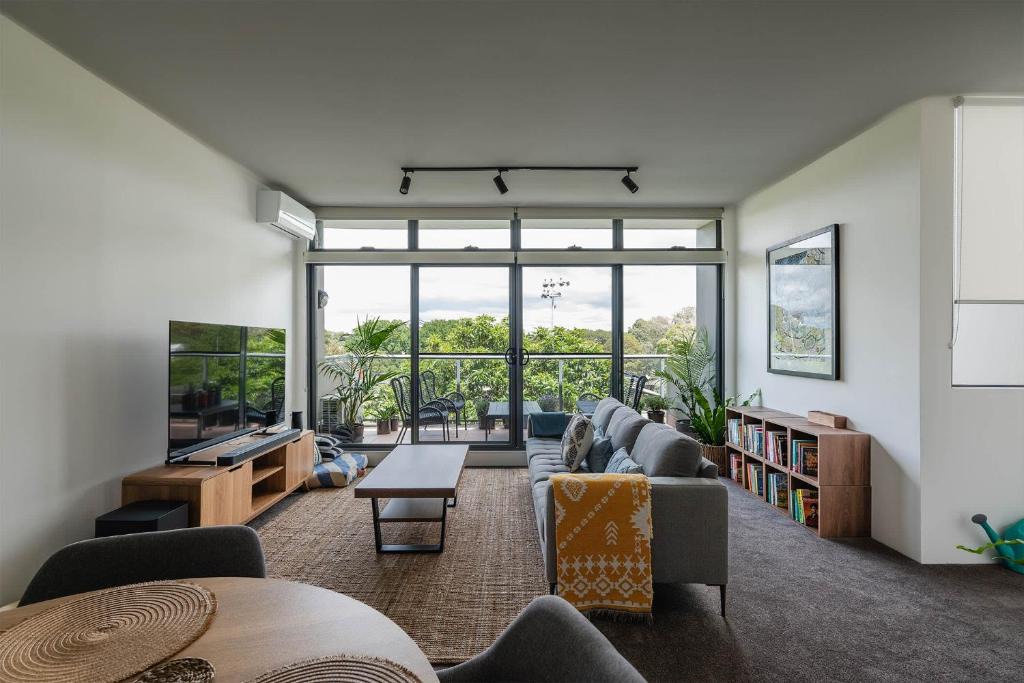 Camperdown Apartment | Treetops Camperdown Inner City Bliss w Parking