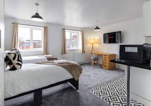 Studio 9 City Centre Fast WiFi Smart TV