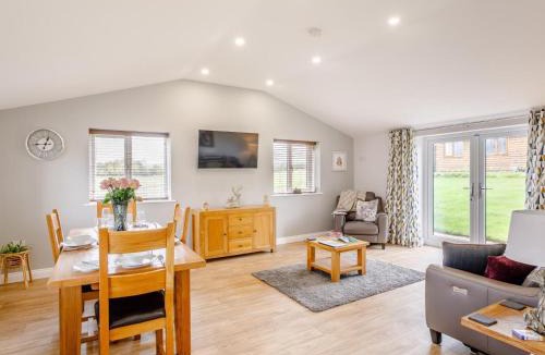 Stanton by Bridge Cabin | 2 Bed in Derby oc-78582