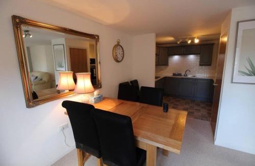 Atlantic Wharf House | 3 bedroom flat 10 mins walk to Bay and City center Free Parking
