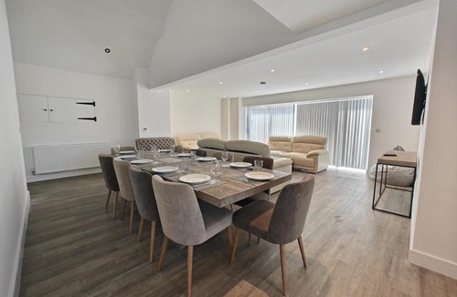 Bala House | 5 Bed in Llandderfel oc-b45562