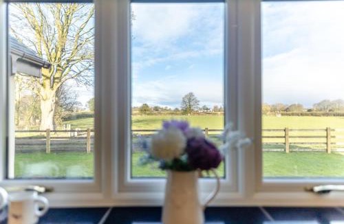 Holywell House | 7 Bed in Caerwys oc-58357