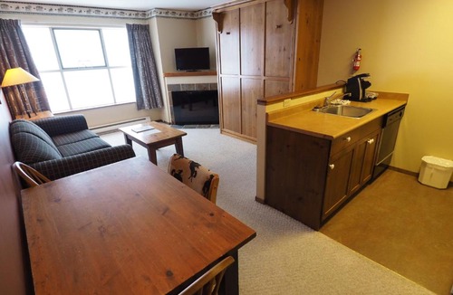 Apex Mountain Apartment | Apex Mountain Inn Suite 221-222 Condo
