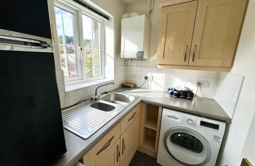 Lychpit House | Basingstoke Guesthouse