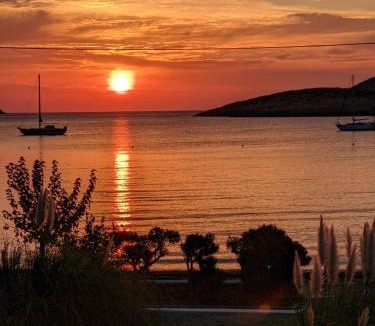 Porto Rafti Apartment | Beachfront Studio, Walk to the Beach