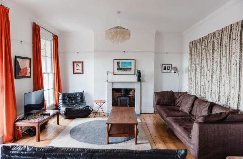 St Leonards-On-Sea House | Beautiful Beachfront Townhouse