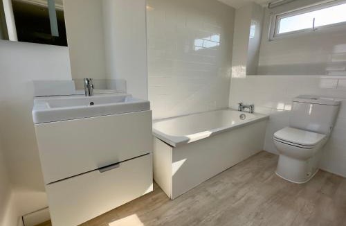St Leonards-On-Sea House | Buttercup - 3 Double Bedrooms - 3 Minutes Walk to Beach