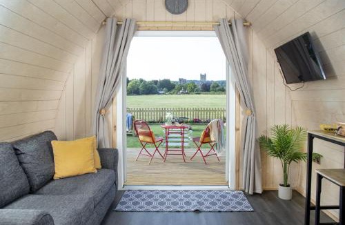 Wells House | Chapterhouse - Cathedral View - Hot Tub