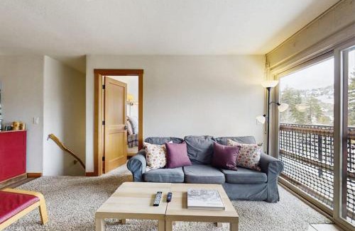Alpine Meadows House | Charming condo with mountain views less than mile from Alpine Meadows