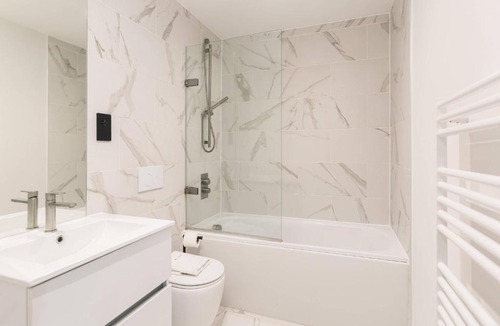 Bordesley Apartment | Chic 2 Bed Flat in Central Birmingham