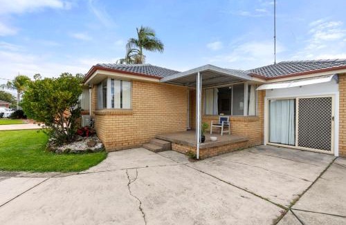 Werrington House | Contractors Welcome Spacious 4BR Free Parking