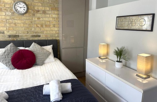 Mill Road Apartment | Convenient Studio Central Cambridge - Kingsize bed