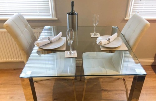 Mill Road Apartment | Convenient Studio Central Cambridge - Kingsize bed