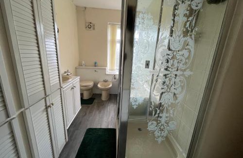 Hillsborough House | Cozy Private Spacious Blackout Room