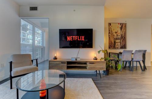 Garden District Apartment | Downtown Luxury Unit