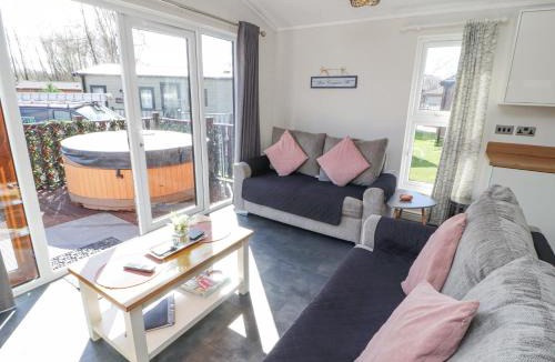 Tewitfield House | Duckling Lodge