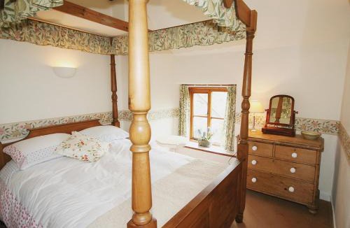 Leek House | Gable Cottage - E3386