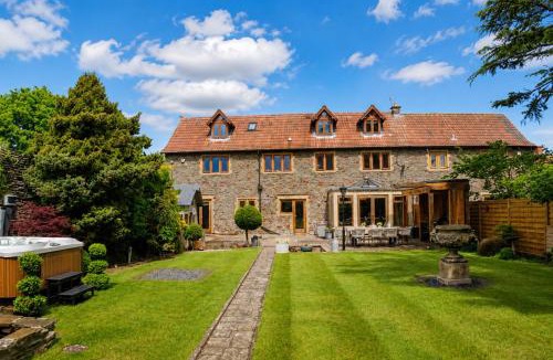 Hanham House | Large Luxurious & Picturesque Countryside House