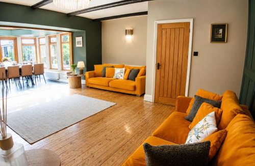 Hanham House | Large Luxurious & Picturesque Countryside House