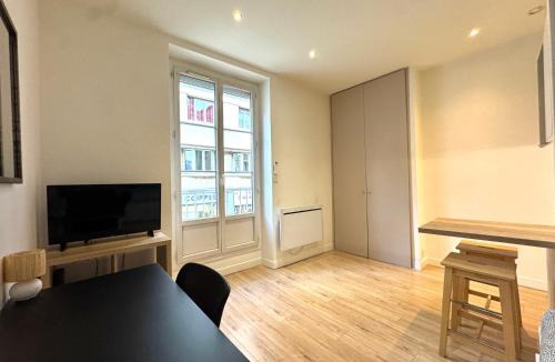 Quartier Hyper-Centre Apartment | Le Cocon, Hyper-centre, Climatisation, Trams