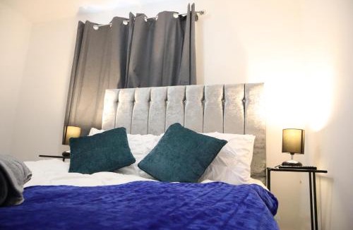 Coventry House | Luxe Lounge 2