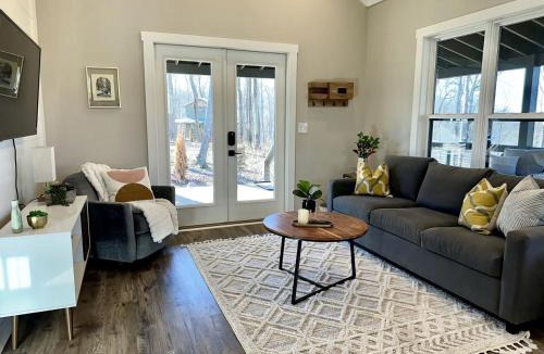 Monteagle House | New Mountain Tiny Retreat with Beautiful Deck in Tennessee
