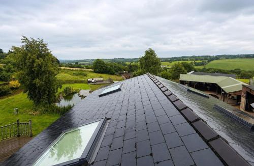 Grange Moor Apartment | Paddock View Loft Countryside Retreat