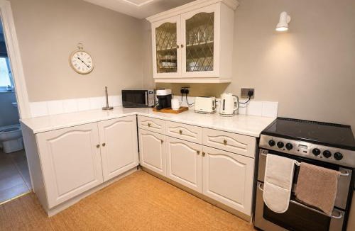 Grange Moor Apartment | Paddock View Loft Countryside Retreat