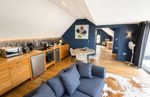 Swaffham Apartment | PRINT ROOM 2 - Stylish Loft Apartment with Private Balcony