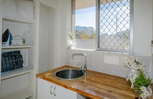 Belmont House | Relaxing Two-Bedroom Retreat Near the Airport