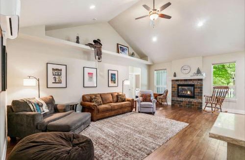 Dover Bay House | Schweitzer & Dover Bay - Ski Lake Dine