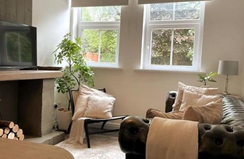 Prescot Apartment | Shakespeare's Snug