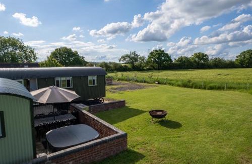 Alcester House | Shepherds View at Oaks Barn Farm Alcester with optional paid for Hot tub