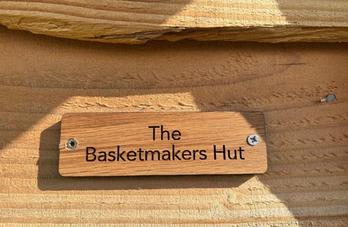 Chiddingstone Ski Chalet | Simple Basketmakers Hut Cabin for Two