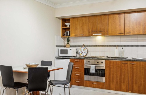 Perth Central Business District Apartment | Simple City Accommodation Near CBD