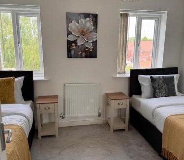 Coventry House | Spacious Luxurious Serviced Accommodation 8