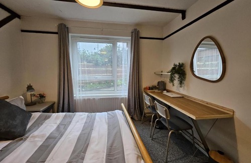 Butetown House | Spacious Private Room with Private Bathroom in the Heart of Cardiff Bay