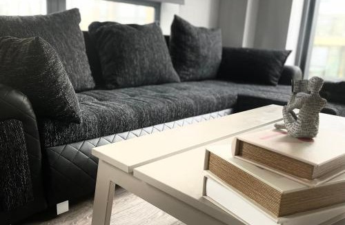 Coulsdon West Apartment | Stylish Penthouse Duplex Lux Rooms