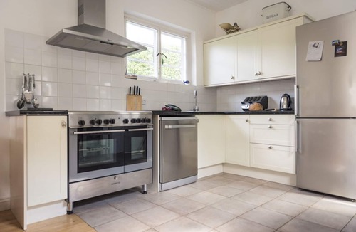 Mousehole Cottage | Stylish Spacious Detached Cottage Sleeps 4 Private Parking Garden Wifi Pets