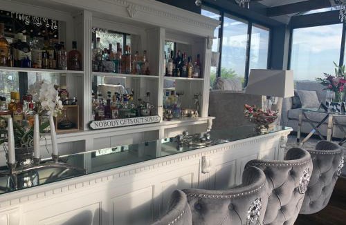 Vale of Glamorgan Bed & Breakfast | Tathan Herd