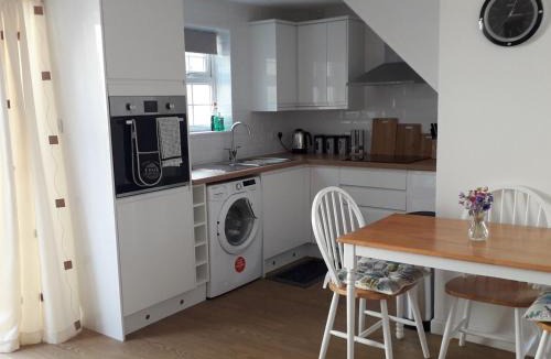 Redruth Cabin | The Cottage