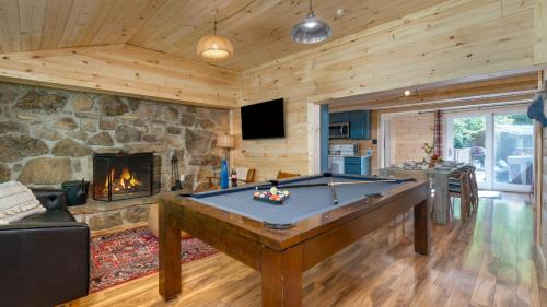 Gatlinburg House | The Rustic Cottage by AvantStay
