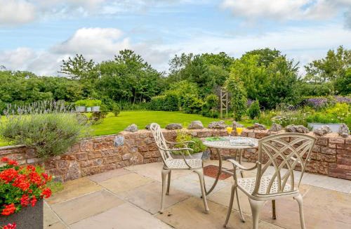 Cheddar House | The Stables