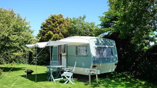 1 Bed Caravan Sleeps 2 - Parking Garden Pets