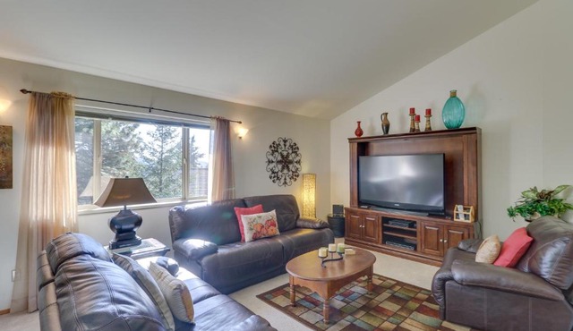 1 Mi to Flathead Lake: Bigfork Village Retreat