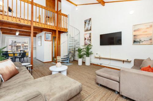 11 Cottesloe - steps from beach - sleeps 3